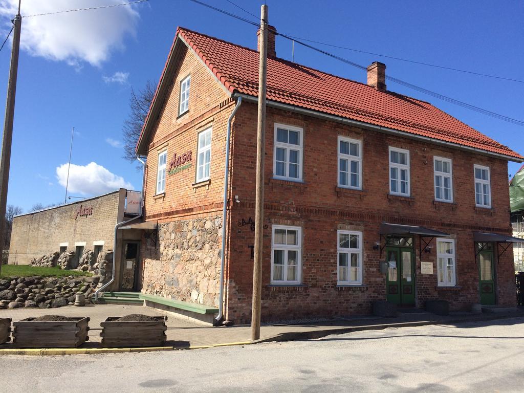Aasa Kuelalistemaja Hotel Viljandi  Bagian luar foto