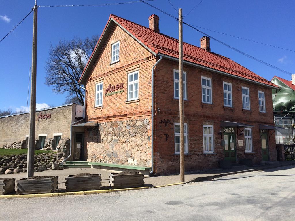 Aasa Kuelalistemaja Hotel Viljandi  Bagian luar foto